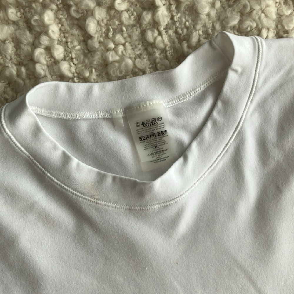 Aritzia Seamless Smooth Seamless Willow T-Shirt - Picture 3 of 6
